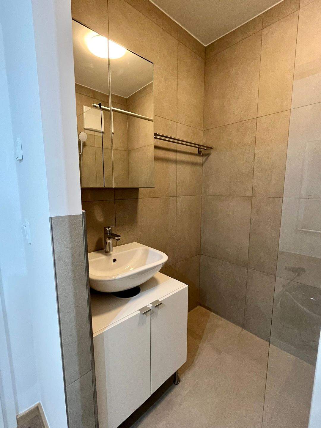 All-inklusive 1-Zimmer-Apartment in ruhiger Lage im grünen Obermenzing – München – Vorschaubild 4