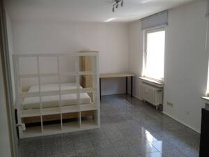 Am Dienstag 11.08.26 um 14:00 Uhr Besichtigung kommen Sie vorbei !!!! Sehr schöne 1 - Zimmer Wohnung , mit Flur Einbauschrank und Bad – 53111 Bonn – Vorschaubild 4