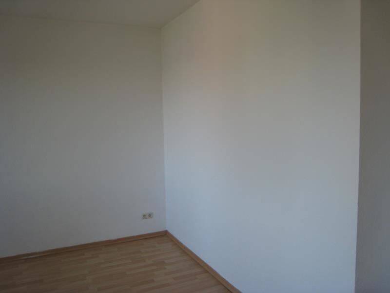 Große 2-Zimmer mit Laminat, Wannenbad, Stellplatz und Balkon in ruhiger Lage! EBK mgl. – Chemnitz – Vorschaubild 7