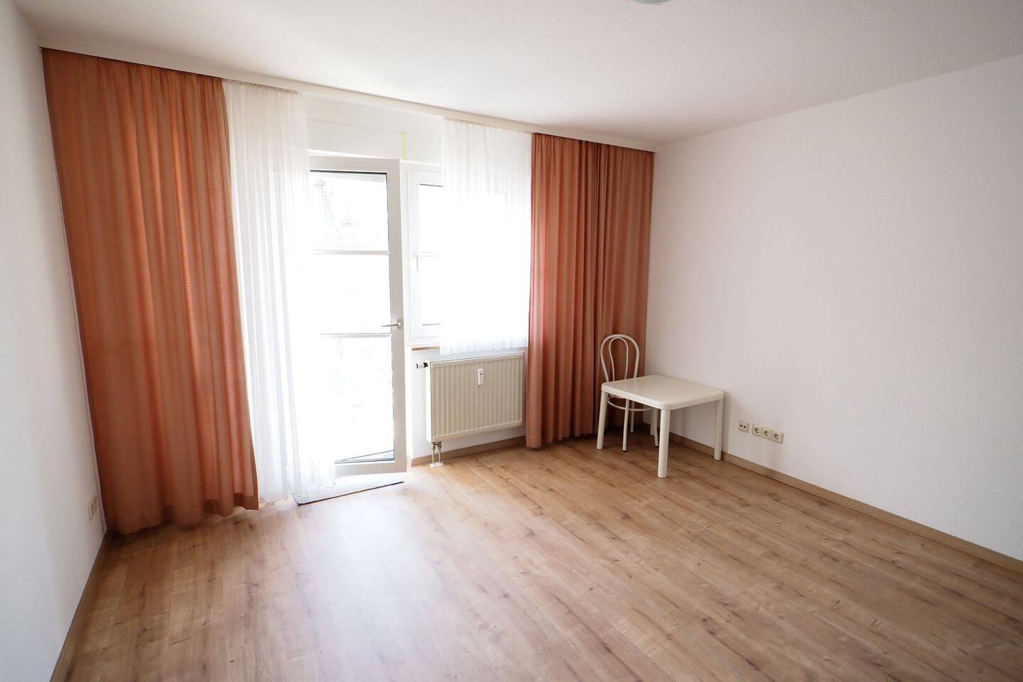 Helle, moderne und gemütliche 1-Zimmerwohnung mit Balkon in ruhiger und zentrumsnaher Lage – Nürnberg – Vorschaubild 2