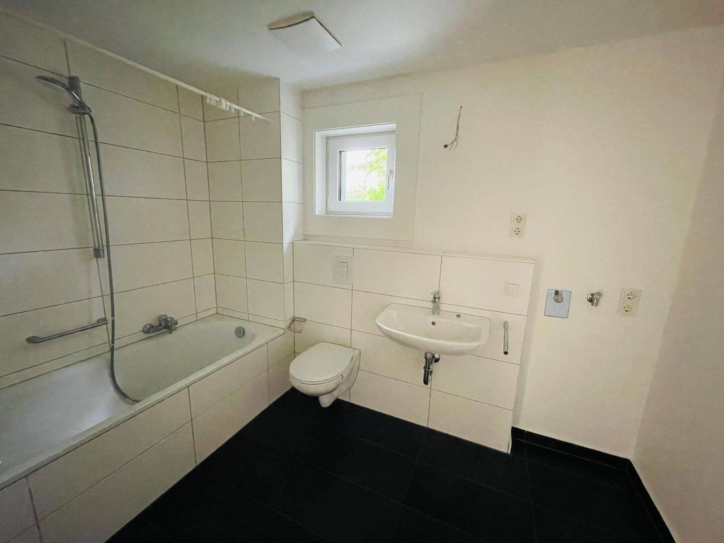 Große 3-Zimmer Wohnung mit zwei Badezimmer und Loggia – Nürnberg – Vorschaubild 7