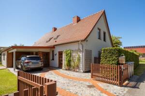 Charmantes Einfamilienhaus mit Traumgrundstück in Ostseenähe