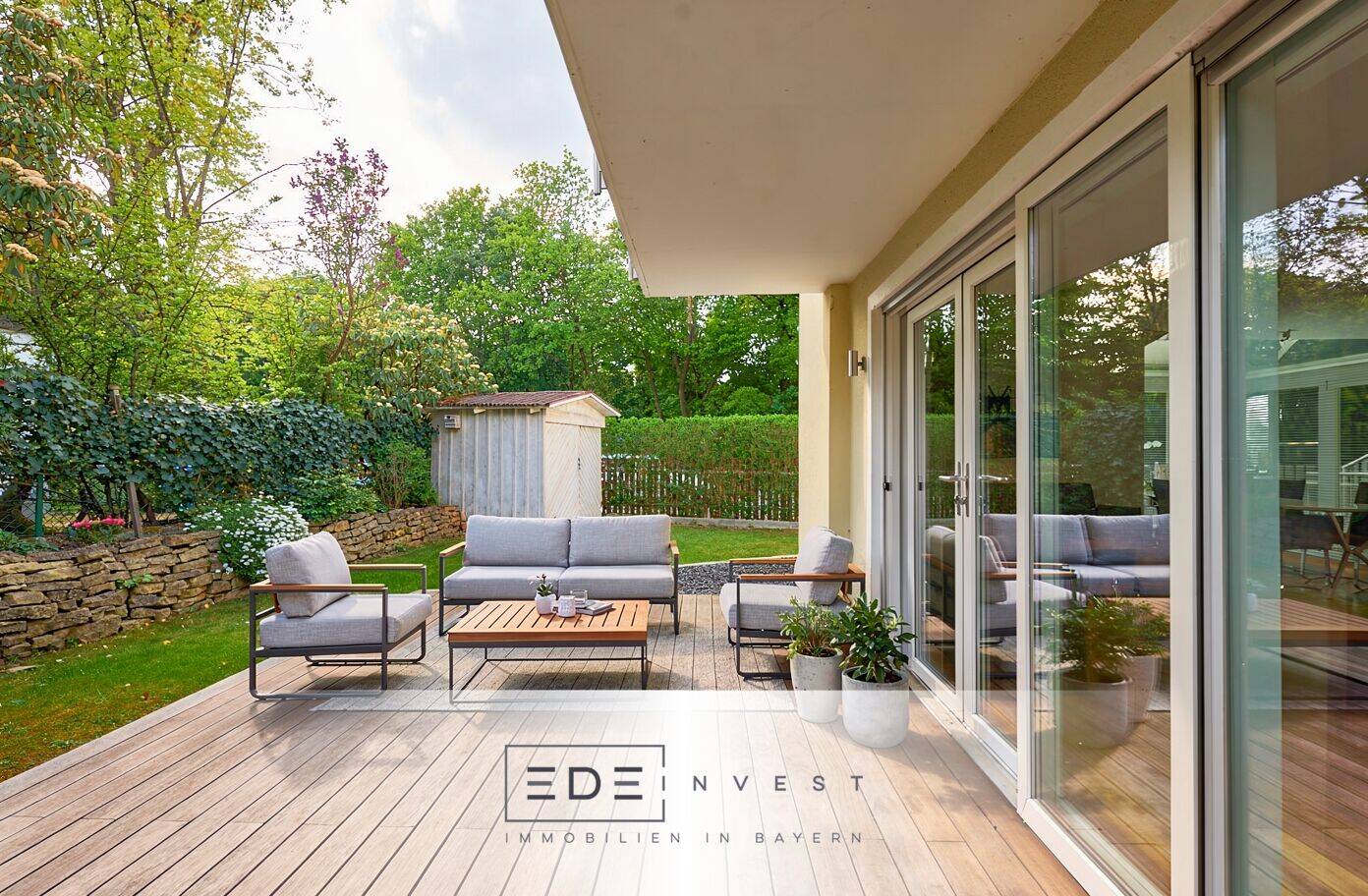 Moderne Doppelhaushälfte mit Südterrasse und idyllischem Garten in Waldperlach – München – Bild 1 von 9
