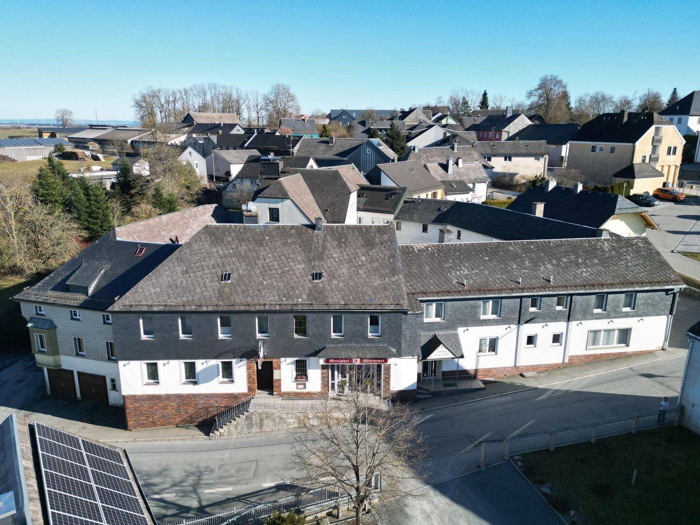 Wohnen, Gastlichkeit & Gewerbe vereint – Berg – Vorschaubild 2