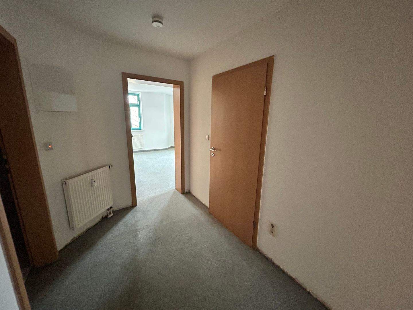 ***Helle DG-Wohnung in Altendorf - in Renovierung, neuer Laminatboden*** – Chemnitz – Vorschaubild 2
