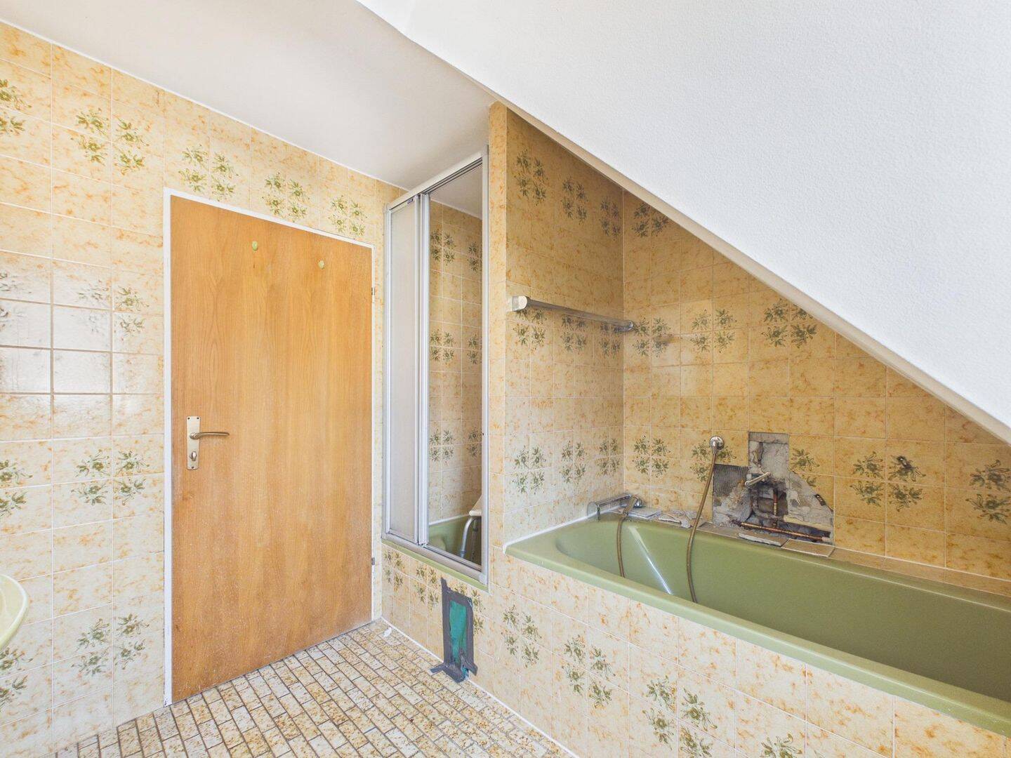 Dachgeschosswohnung mit Kamin und außergewöhnlichem Gestaltungspotenzial – München – Vorschaubild 8