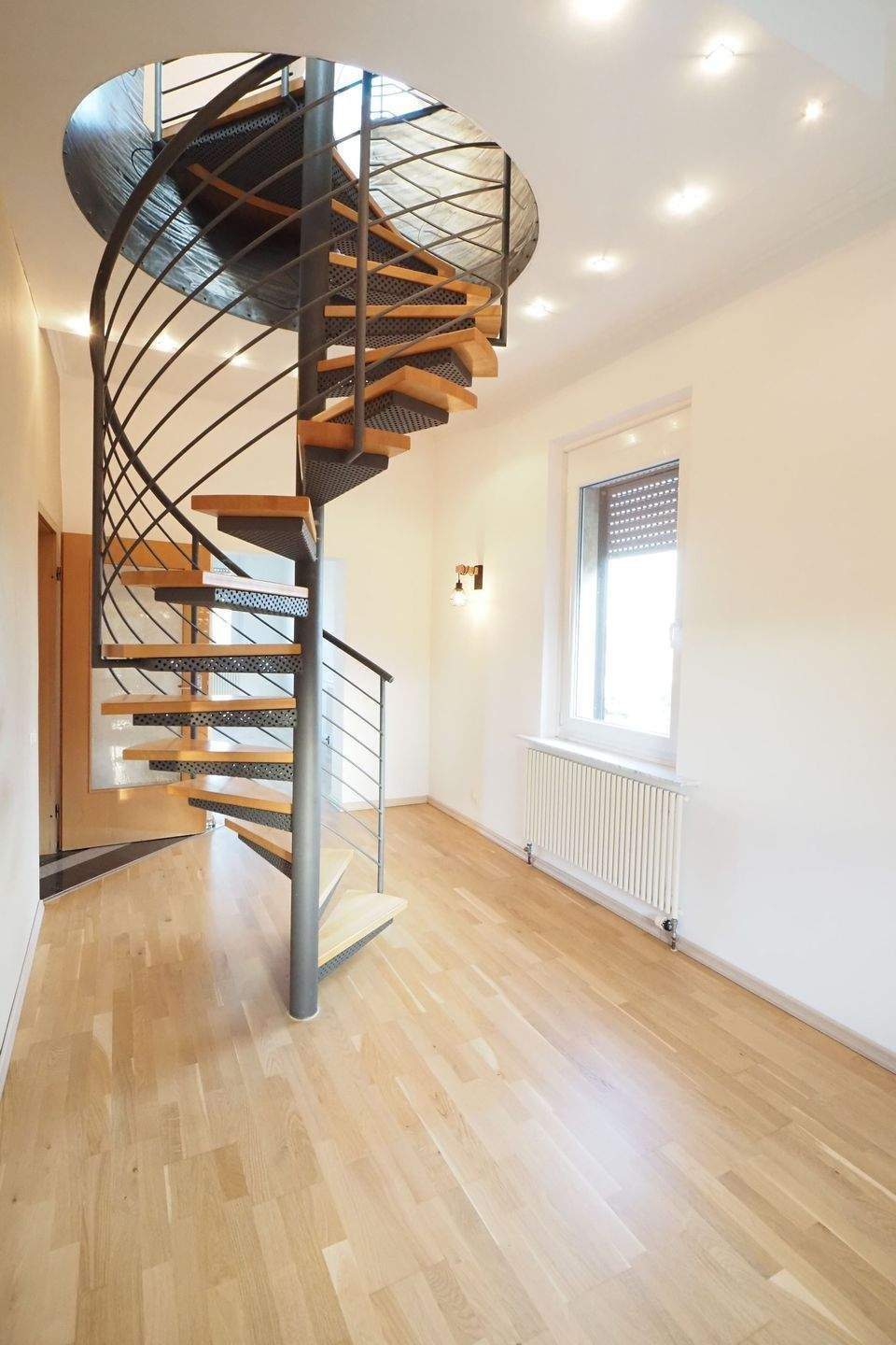 Ausgefallene Maisonettwohnung in renovierten Jugendstilhaus - offene 3 Zimmer mit hochwertiger Einbauküche im 2./3. Obergeschoss – Fürth – Vorschaubild 8