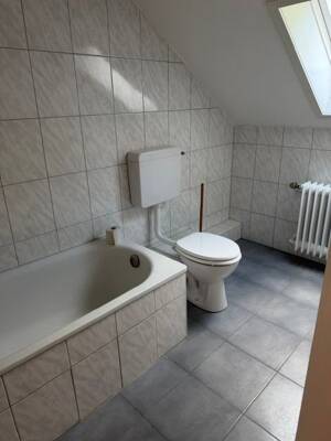 3,5 Raum Wohnung im 6-Familienhaus neu renoviert in Gelsenkirchen Schaffrath ruhige Wohnlage – 45897 Gelsenkirchen – Vorschaubild 5