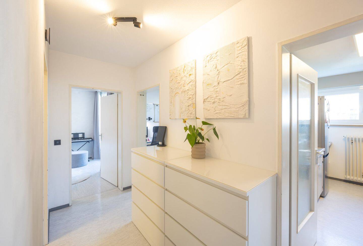 Panorama Tower|3-Zimmer-Wohnung mit Balkon & Tiefgarage (7.OG) – Germering – Vorschaubild 4