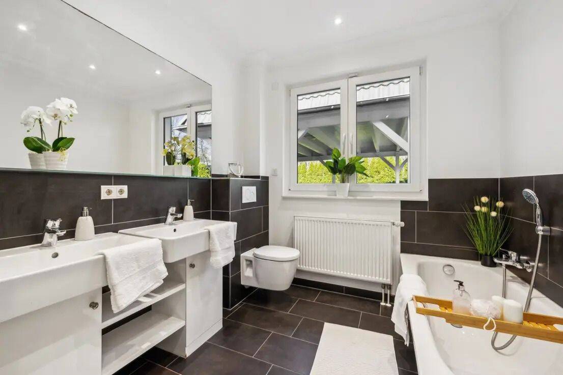 Moderner Bungalow mit ausgebautem Dachgeschoss und Südterrasse in Hamburg-Volksdorf – Hamburg – Vorschaubild 9