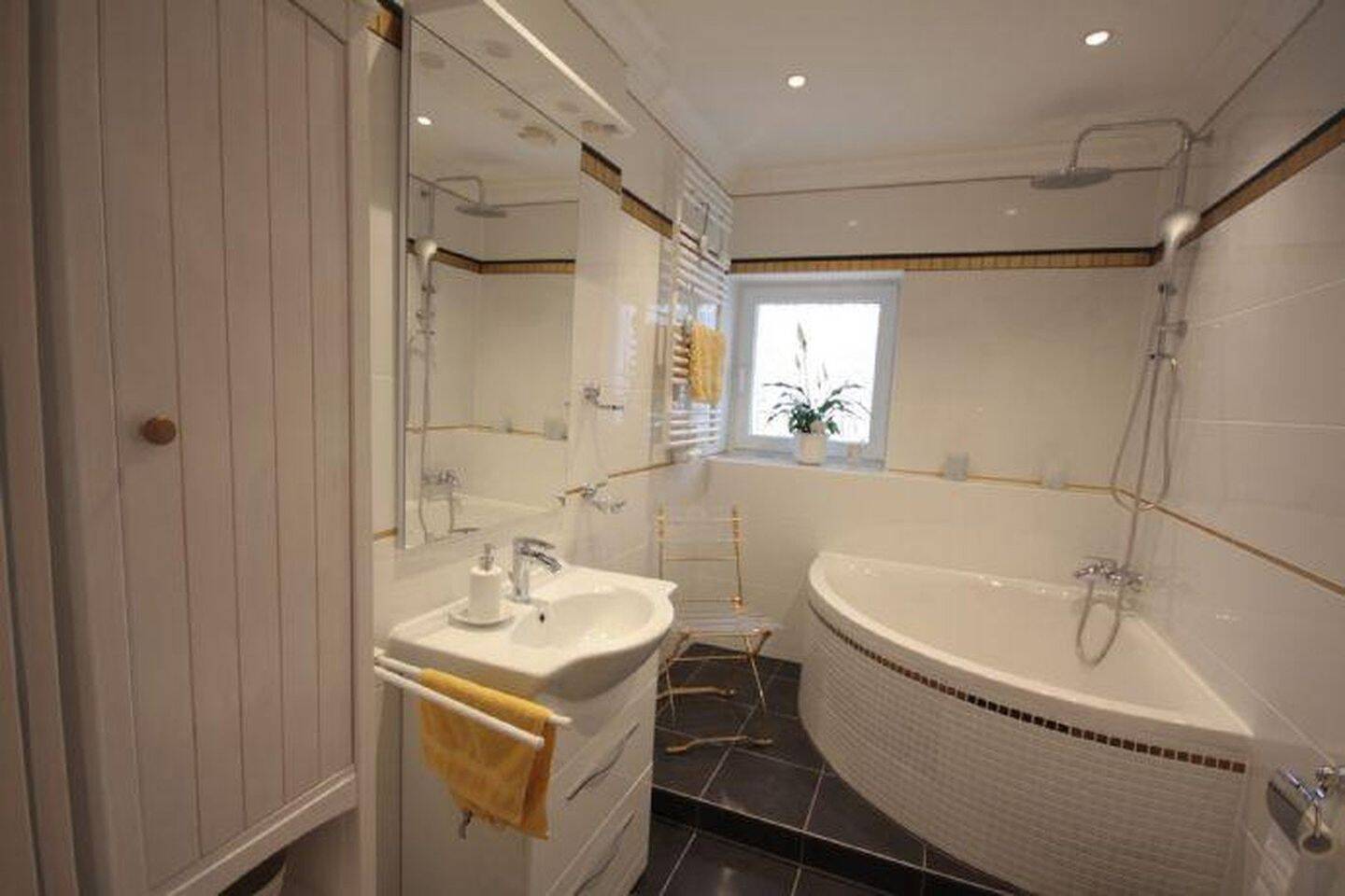 Ab 1. SEPTEMBER  Zentral gelegenes, schönes Apartment (8 Min. zur Altstadt)