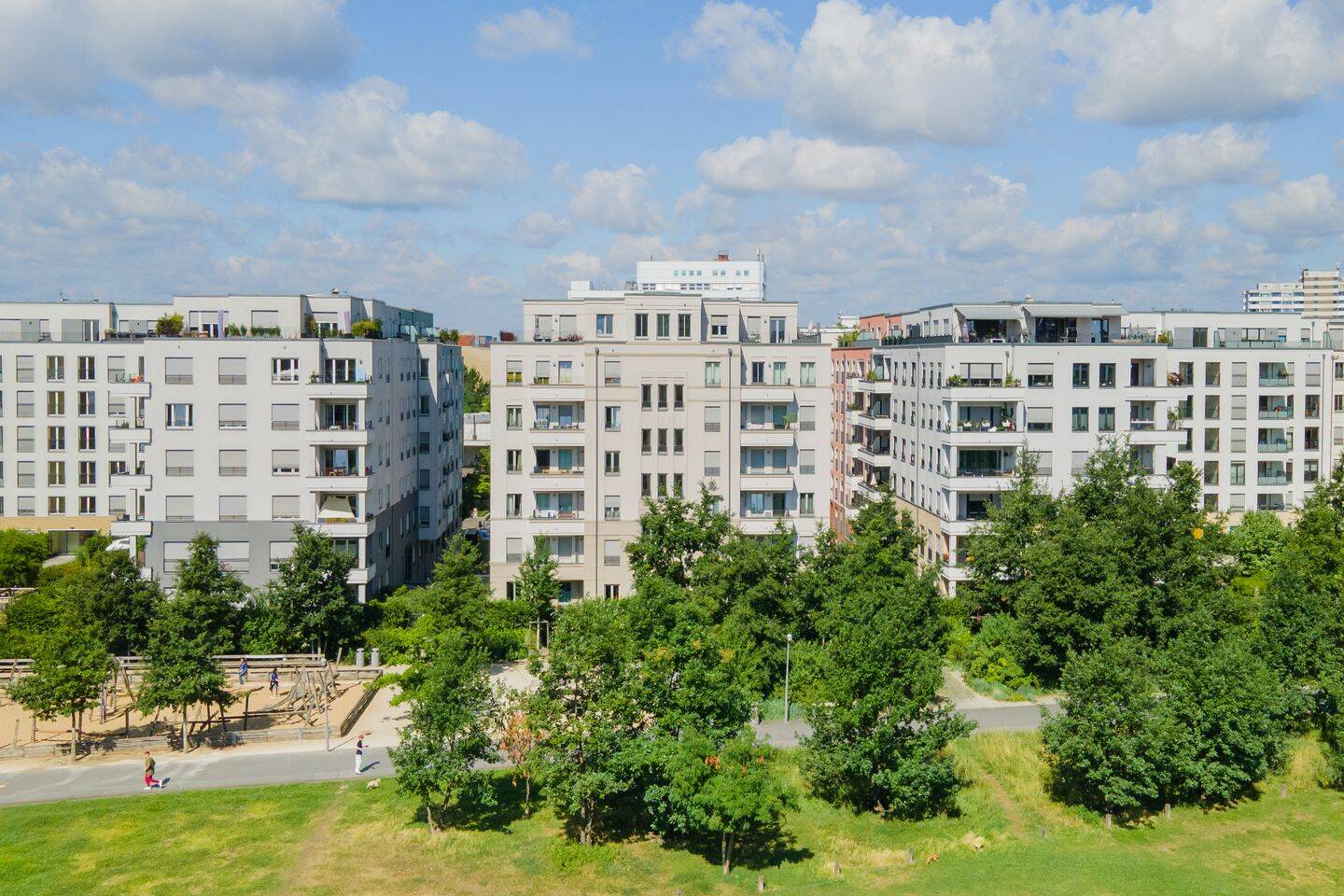 Drei/vier Zimmer! Mit Garten, Balkon, Terrasse, Aufzug, Stellplatz: Am Gleisdreieck-Park Kreuzberg – Berlin – Vorschaubild 2