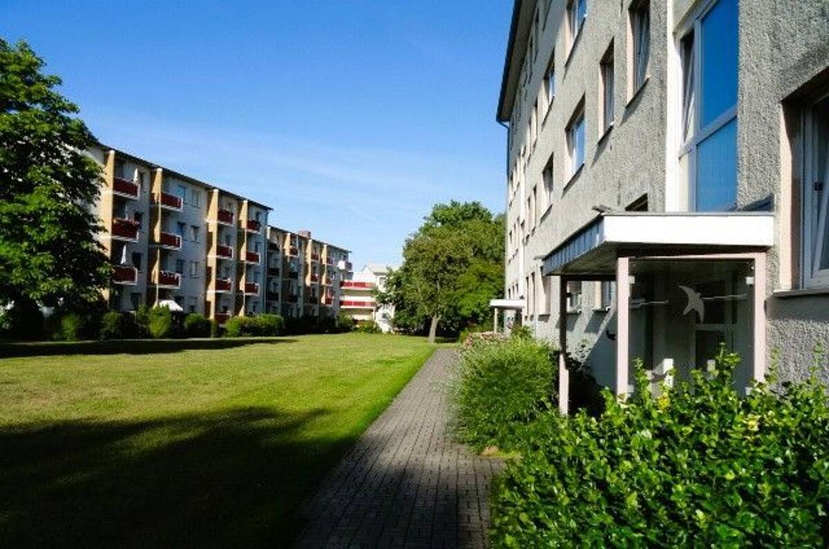 Bezugsfrei, ruhig und mit großem Balkon – 12349 Berlin – Bild 1 von 9