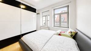 Charmante Denkmal-Altbauwohnung mit ruhigem Balkon im Herzen der Maxvorstadt – 80797 München – Vorschaubild 2