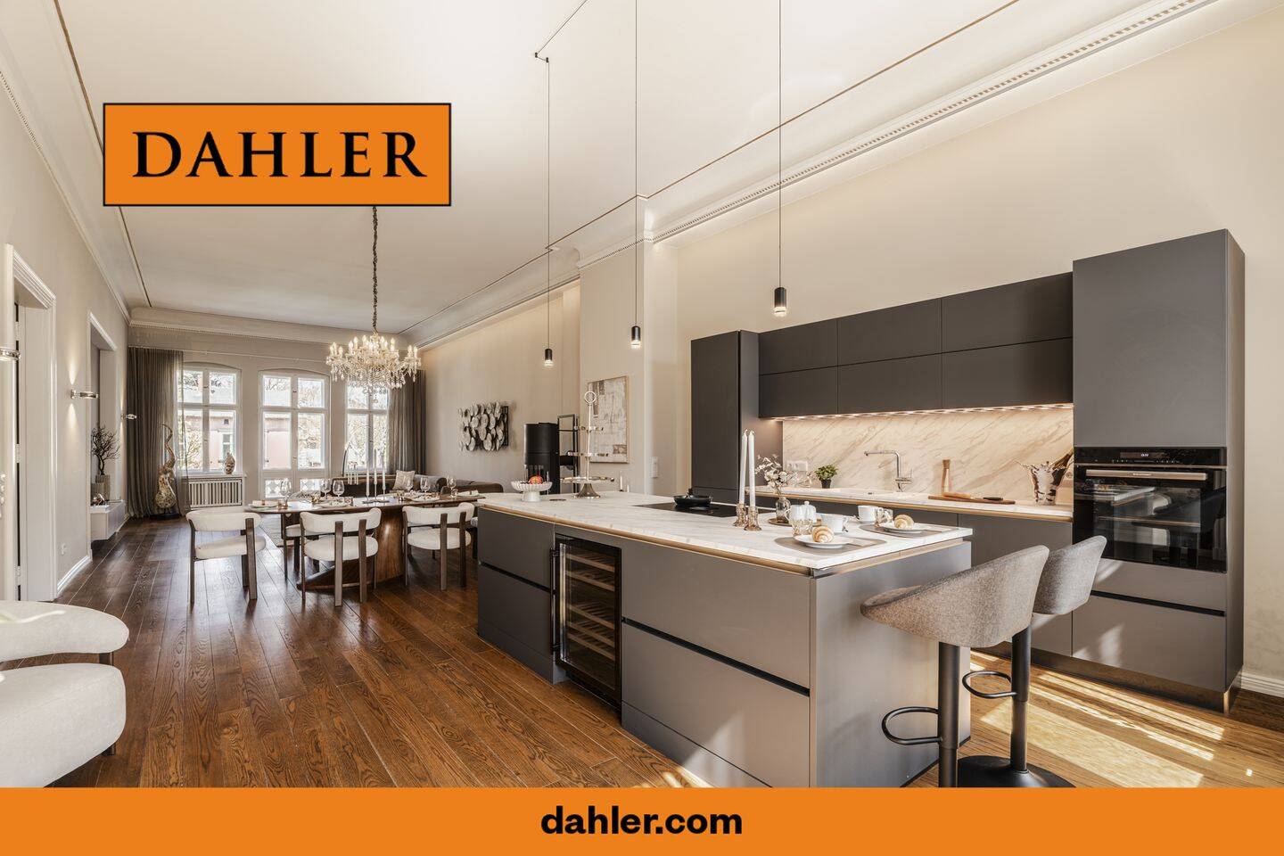 Prestigious old apartment in the Nauen suburb - historical elegance meets modernity