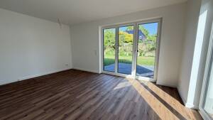 NEUBAU / Erstbezug: moderne 5-Zi.-Maisonette-ETW (GEG/KfW55) mit Terrasse + Garten – 22455 Hamburg – Vorschaubild 4