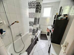PERFEKT: Schöne, gemütliche 3-Zi.-Whg. in S-Rohracker * EBK * TL-Bad * Balkon * Garage – 70329 Stuttgart – Vorschaubild 3