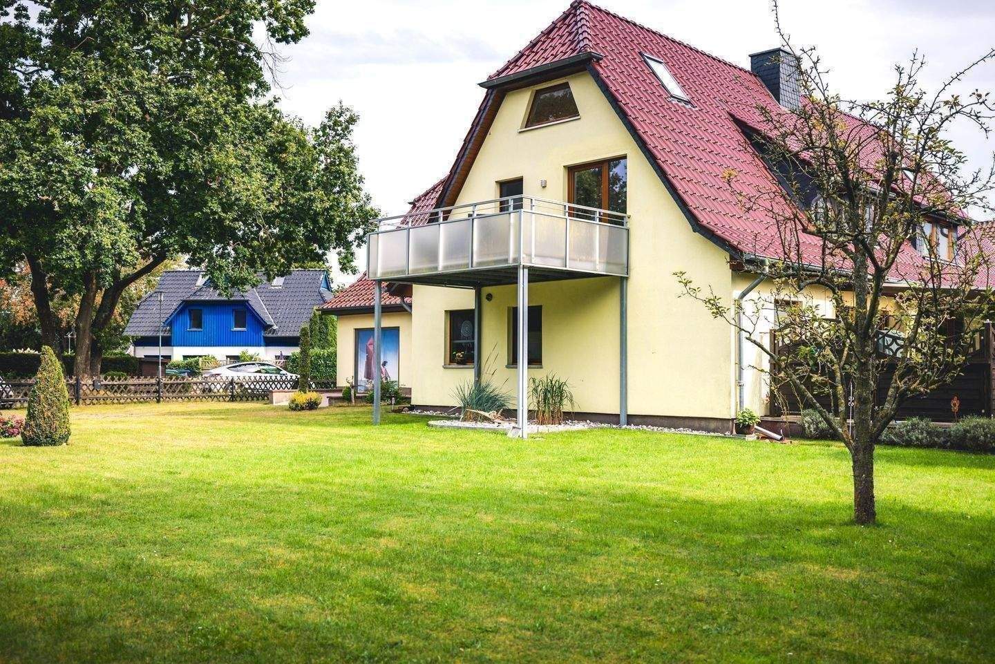 2 - Familienhaus mit Baugrundstück in Waldrandlage in Zingst – Zingst – Bild 1 von 9