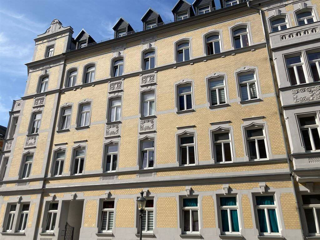 Großzügige 1-Zimmer mit Balkon, Dusche und Laminat in zentraler Lage!