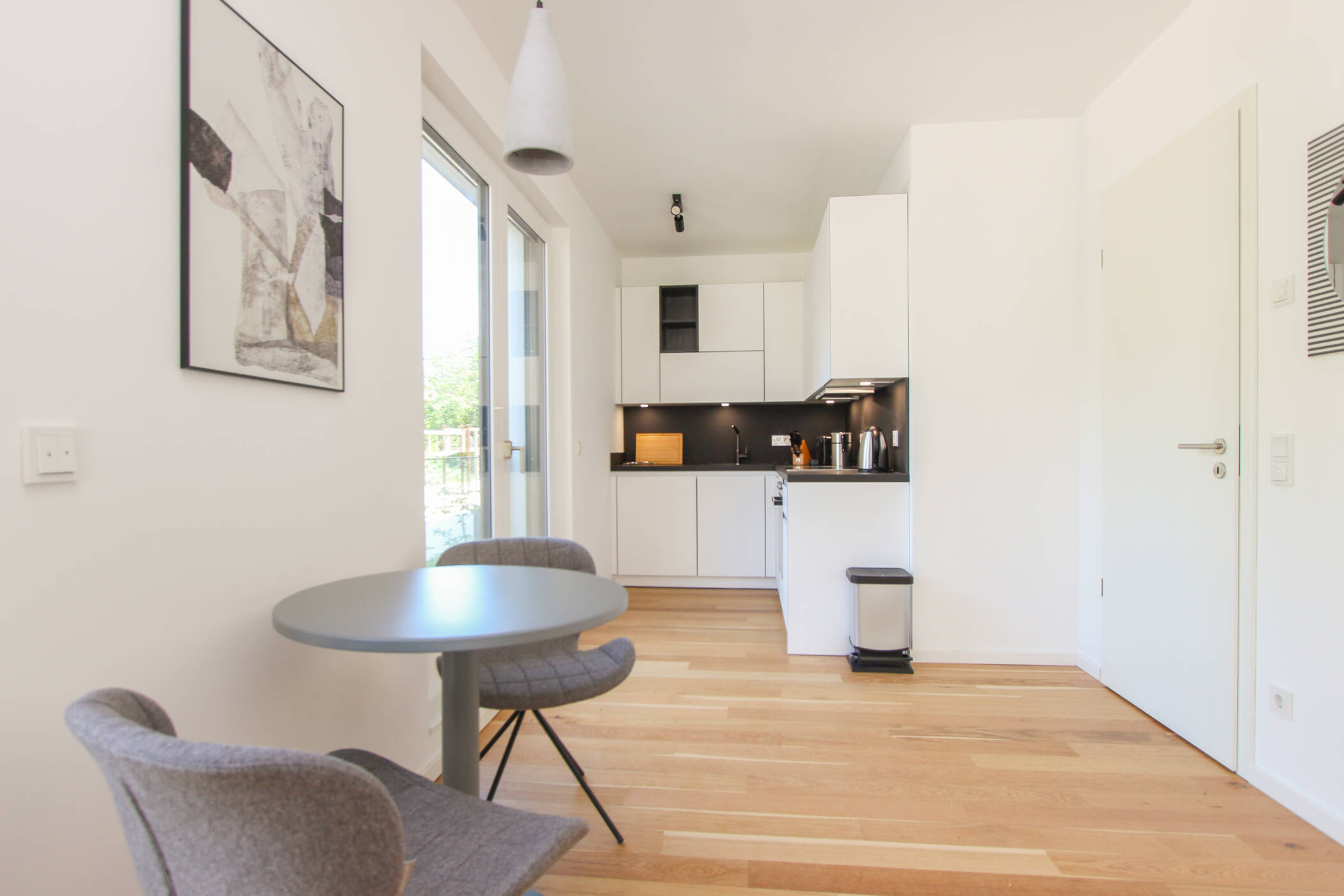 Stilvoll möbliertes Studio in den Gmunder Höfen – München – Vorschaubild 2