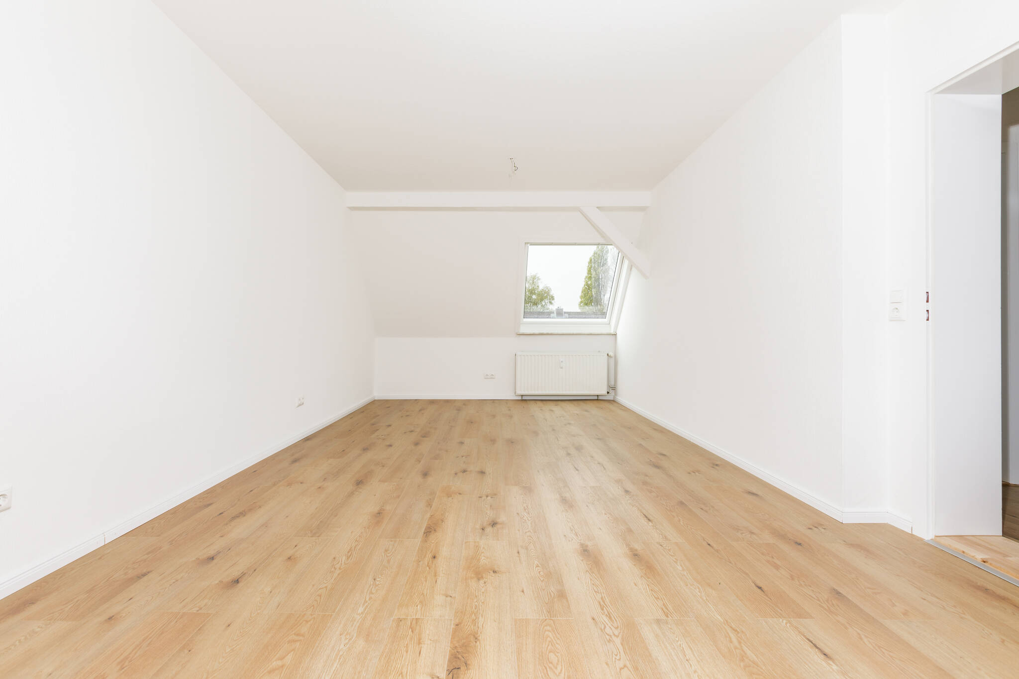Ab 15.10. - Sanierte DG-Wohnung auf Wunsch mit Garten – Kiel – Vorschaubild 5