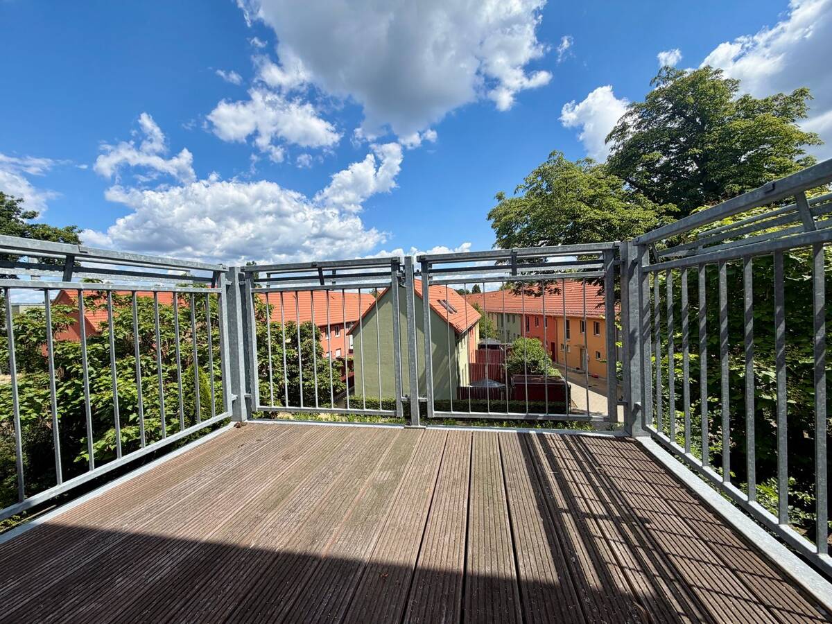 CHARMING PERIOD APARTMENT WITH KITCHEN, BATHTUB & SUNNY BALCONY IN PRIME POTSDAM ! – 14469 Potsdam – Bild 1 von 9
