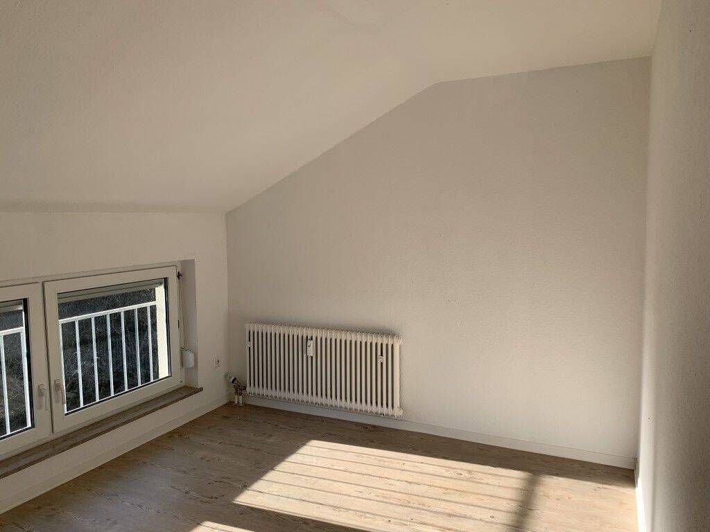 Stuttgart-Plieningen: Gemütliche 2-Zimmer DG Wohnung in ruhiger Lage – Stuttgart – Vorschaubild 3