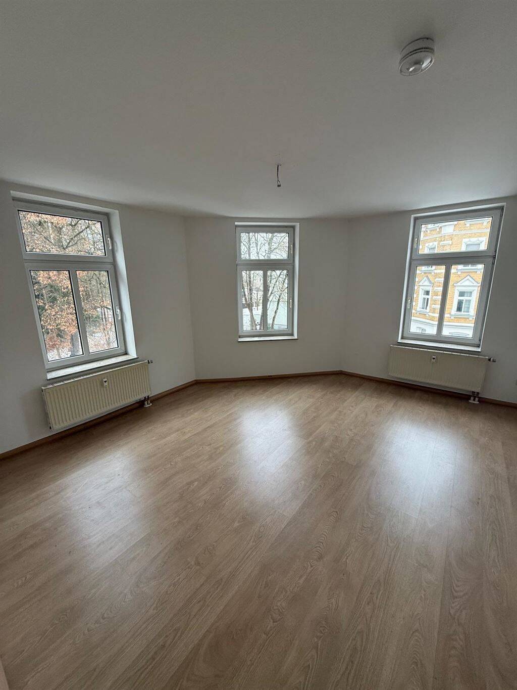 Gemütliche 2-Zimmer mit Laminat, Wanne und Dusche in ruhiger Lage – Chemnitz – Vorschaubild 2