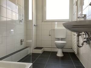 Lichtdurchflutete 2-Zimmer Wohnung mit Balkon in Baumheide – 33609 Bielefeld – Vorschaubild 2