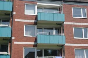 ruhige zentrale 2-Zi.-Whng. mit Balkon in Poppenbüttel