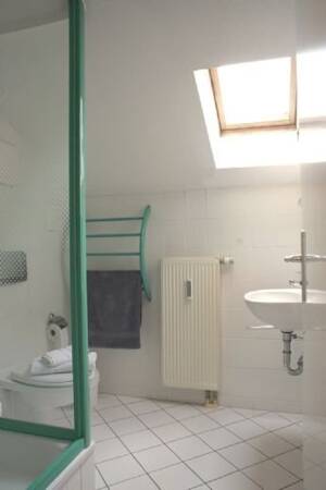 Schicke Dachgeschosswohnung in gehobener Wohnlage – 1309 Dresden – Vorschaubild 6