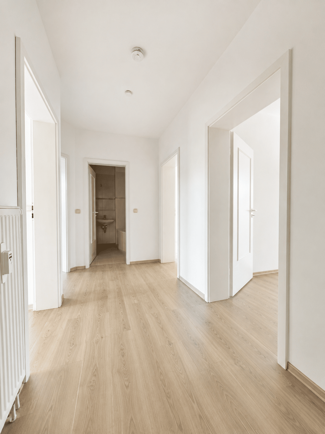 ***Geräumige 3-Raumwohnung mit neuem Fußboden und Balkon – Chemnitz – Vorschaubild 3