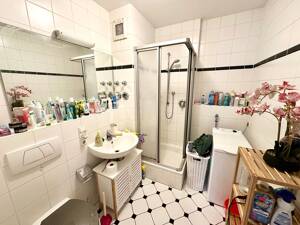 * helle und sehr schöne 2-Zimmer-Wohnung in denkmalgeschützter sanierter Villa * – 1309 Dresden – Vorschaubild 7