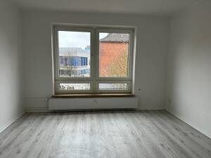 Frisch renovierte 2,5-Zimmerwohnung in der Augustenstr. 52 in Kiel zu vermieten! Otto Stöben GmbH – 24143 Kiel – Vorschaubild 4