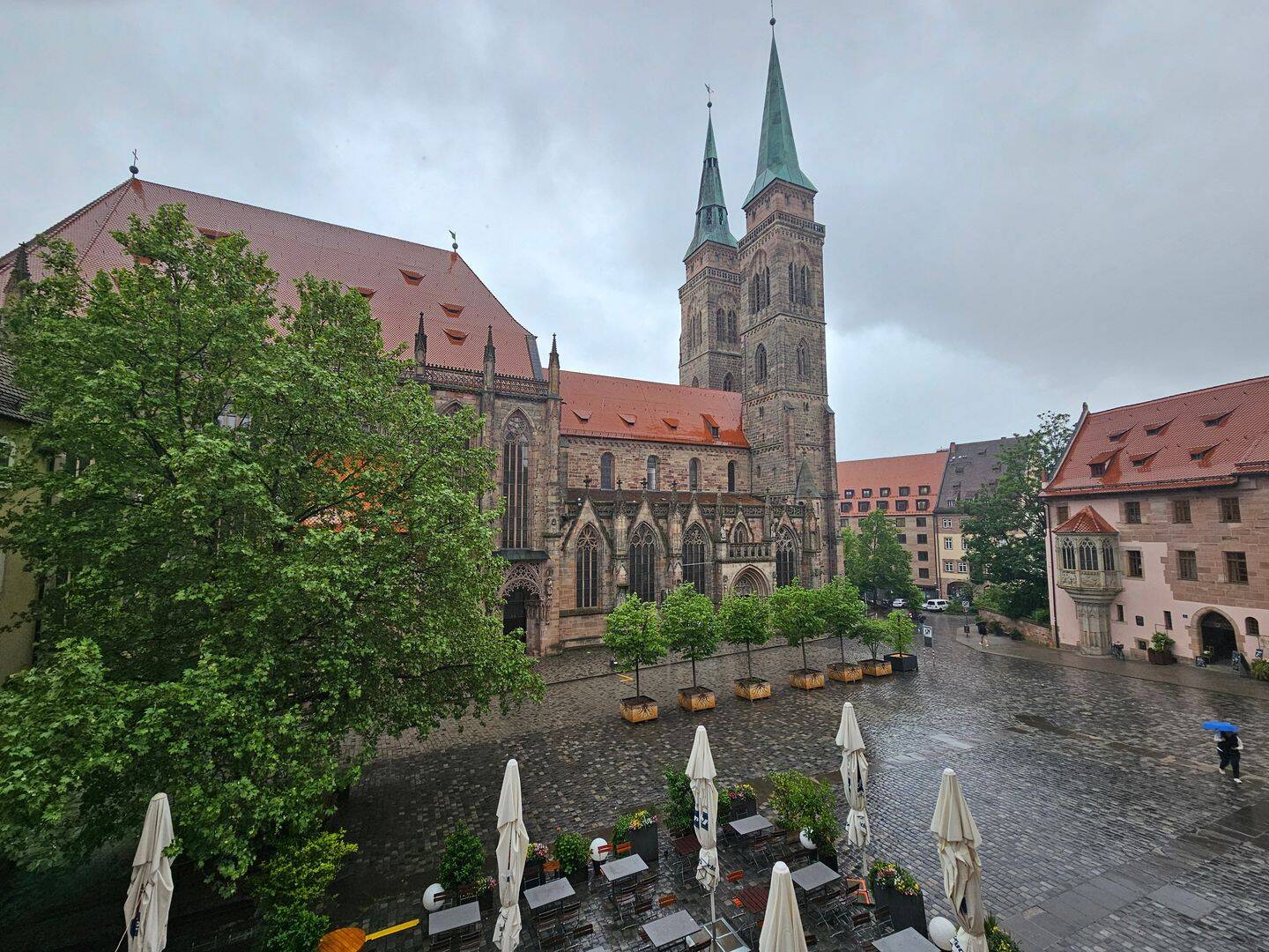 Charmante 2-Zimmer-Wohnung in bester Innenstadtlage mit Blick auf die Sebalduskirche
