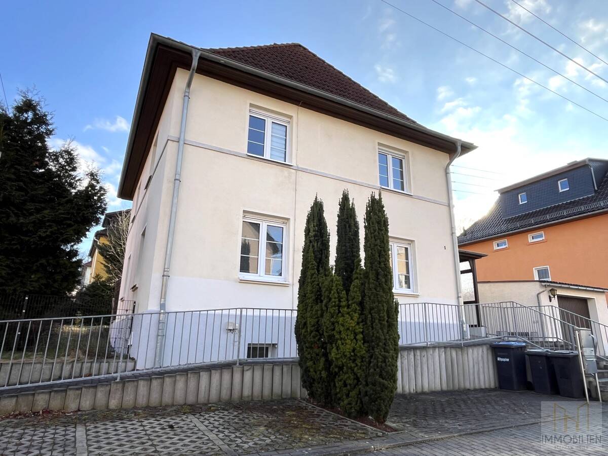 Cumbach: Gepflegtes ZFH in ruhiger Lage - ideal für Familien und Kapitalanleger | Für Rollstuhl geeignet | Garage und Garten | Gute Infrastruktur! – Rudolstadt – Bild 1 von 9