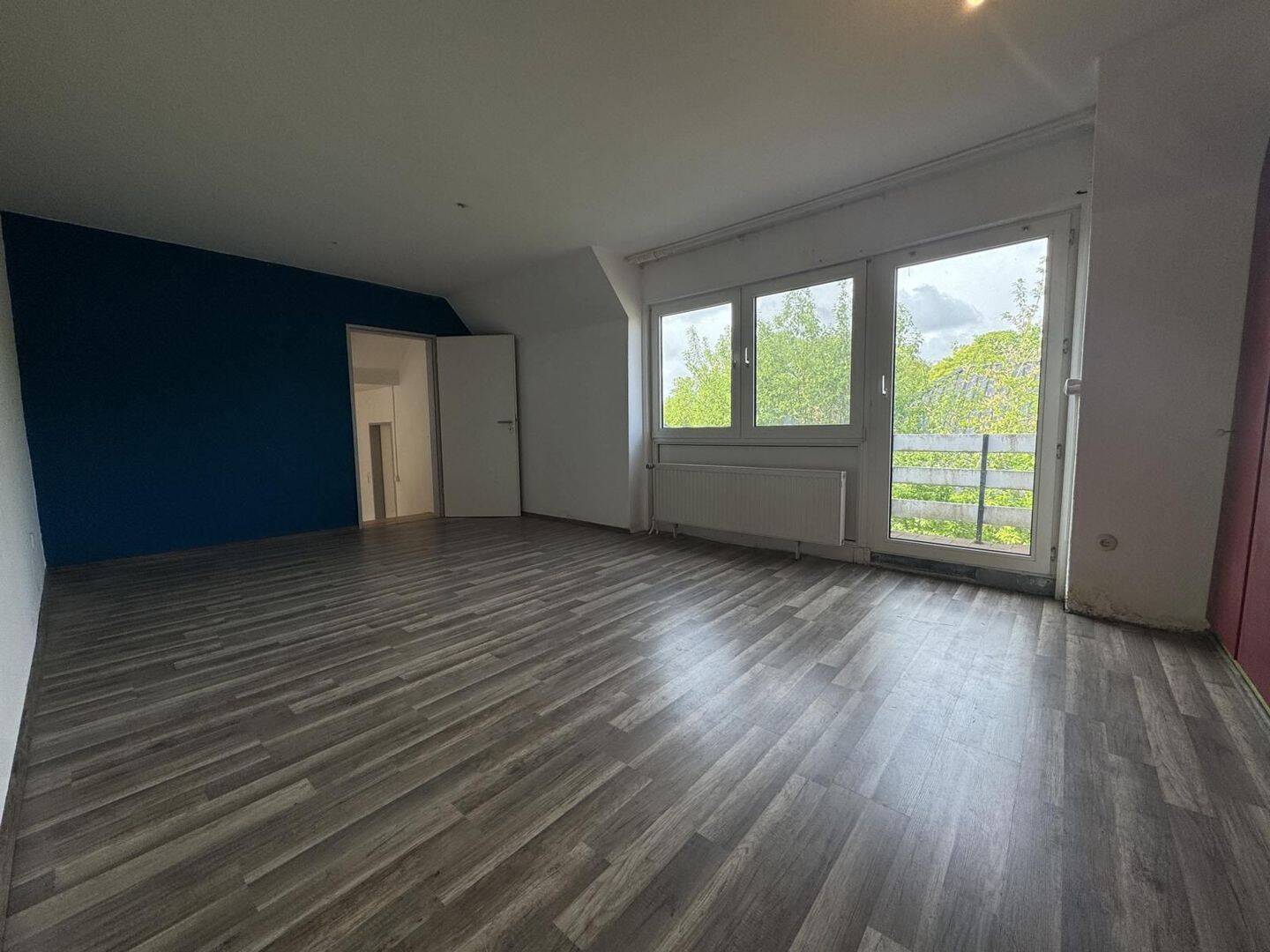 Großzügige Doppelhaushälfte mit Balkon, Terrasse & vielseitigen Nutzungsmöglichkeiten in Hage – Hage – Vorschaubild 6