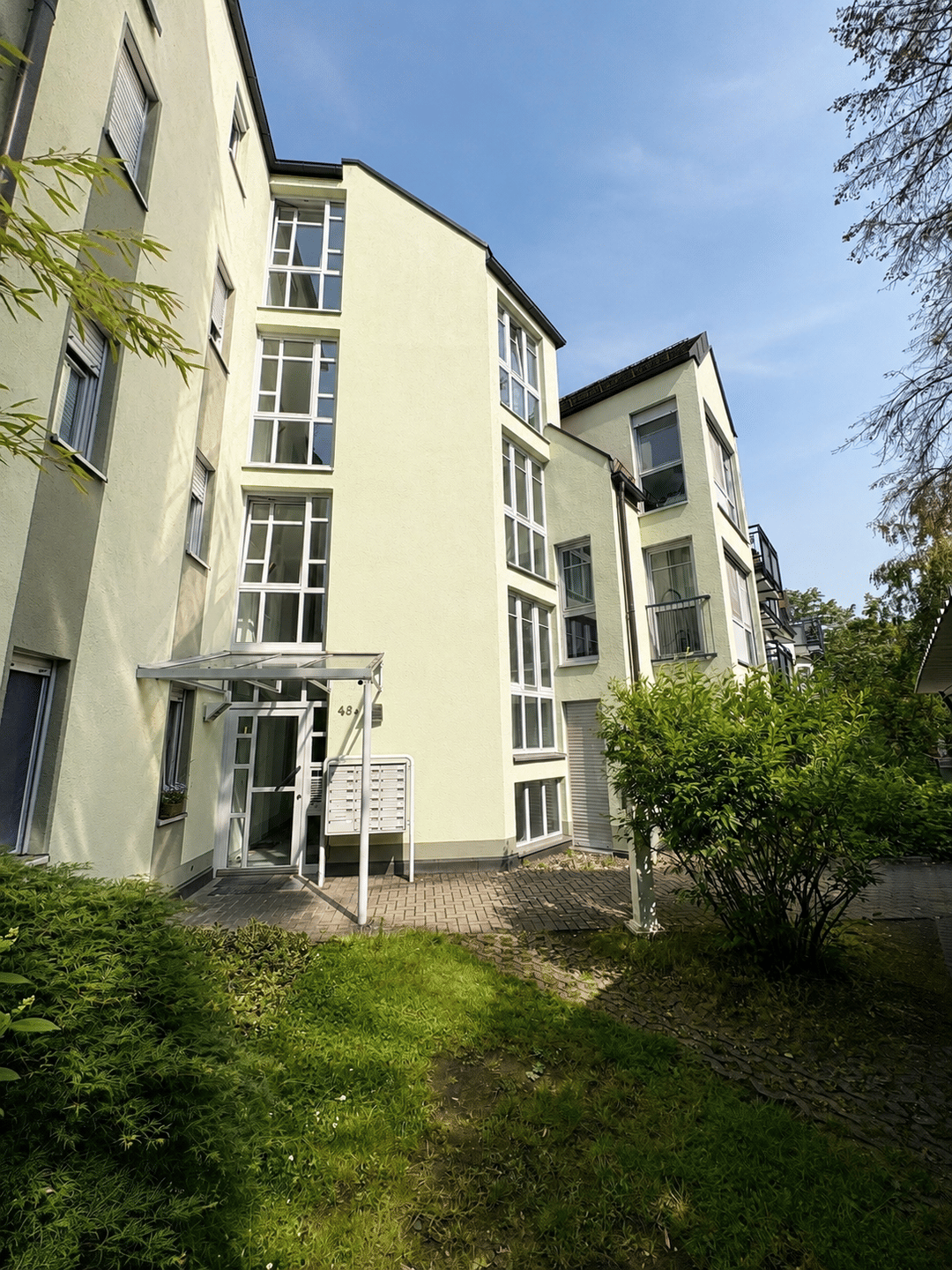 Vermietete 1-Zimmer-Wohnung mit Tiefgaragenstellplatz in begehrter Lage von Erlangen