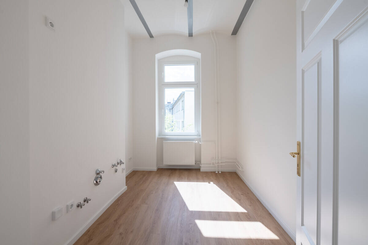 Bezugsfrei: Erstbezug nach kompletter Sanierung I Balkon I Parkett I Tageslicht-Badezimmer – Berlin – Vorschaubild 9