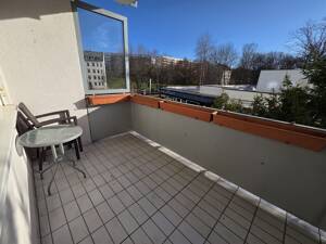 helle 3 Zimmer Wohnung mit großem Balkon und Tiefgarage – Bernsdorfer Straße 186 a, 9126 Chemnitz – Vorschaubild 2