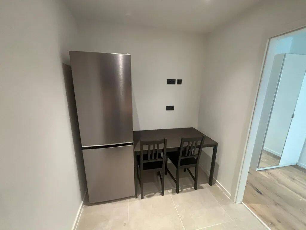 Möbliertes stylisches 20 m² Zimmer mit Balkon in guter Lage – Nürnberg – Vorschaubild 4