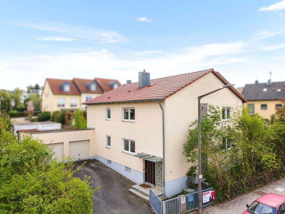 Eigennutz, Kapitalanlage oder beides kombiniert - Modernisiertes Zweifamilienhaus mit PV-Anlage! – Regensburg – Bild 1 von 9