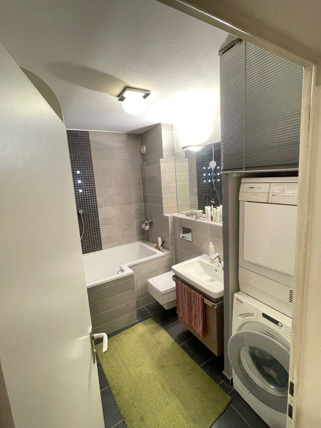 Grosse 2-Zimmerwohnung mit Terrasse und Tiefgaragenstellplatz – Regensburg – Vorschaubild 3