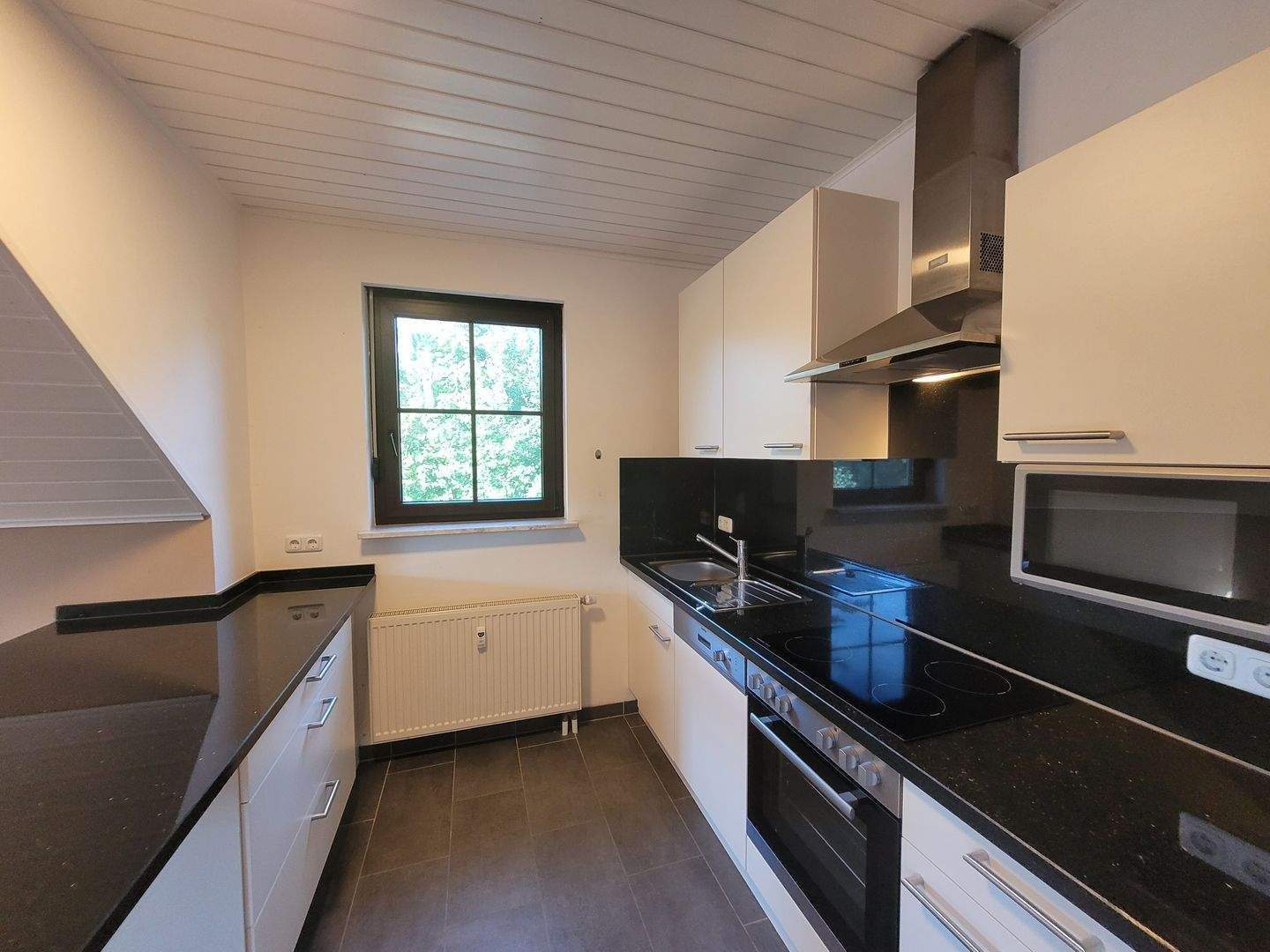Gepflegtes Wohnhaus in ruhiger Lage - ursprünglich zum Selbstbezug gebaut! Für eine oder drei Parteien! – Kirchheim – Vorschaubild 6