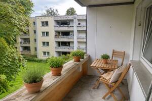 6 Zimmer. Viel Platz. Wohnen im Grünen mit Balkon und TG