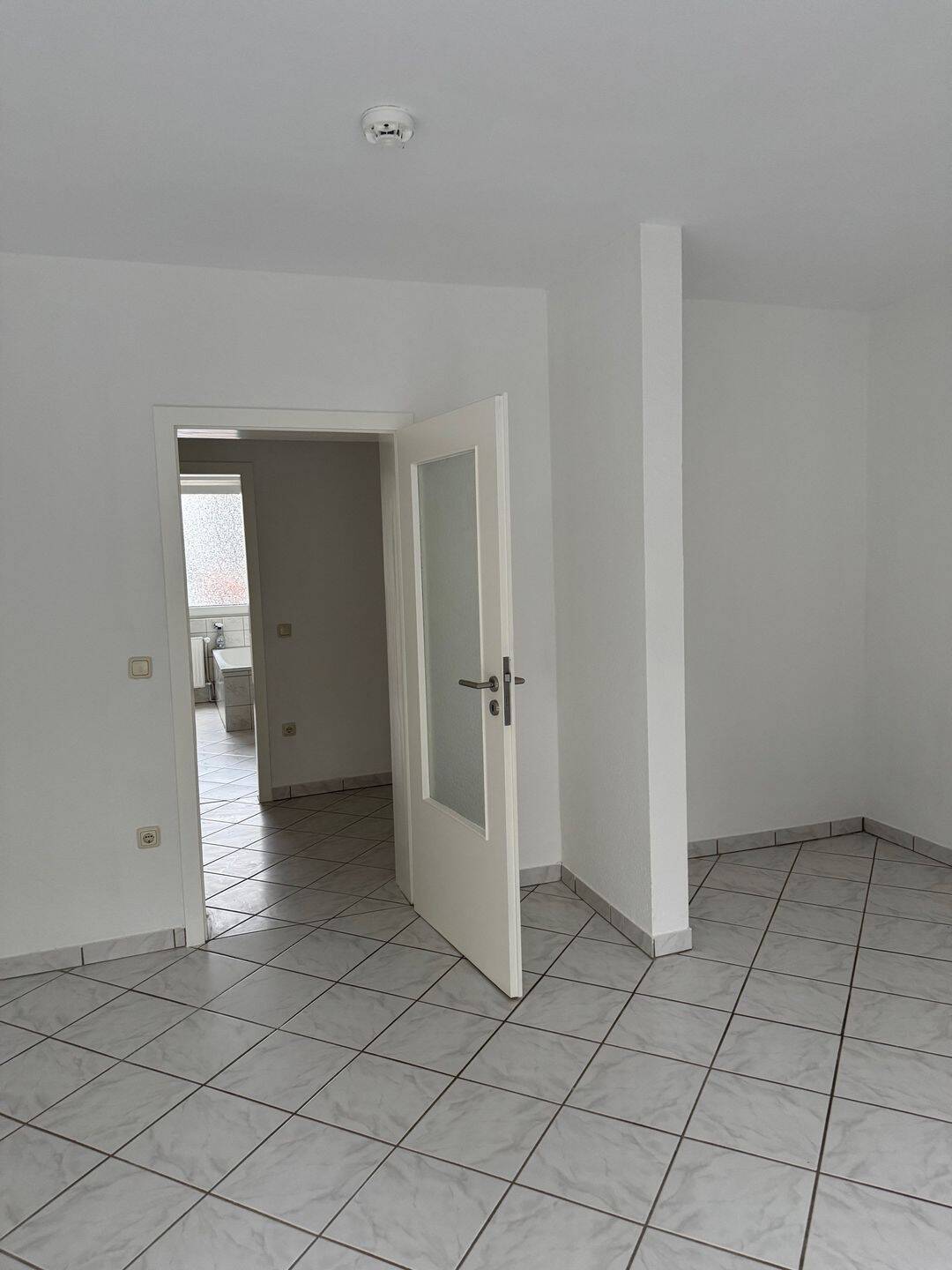 Gemütliche 1 Zimmer-Hochpaterre-Wohnung in Essen-Dellwig – Essen – Vorschaubild 3