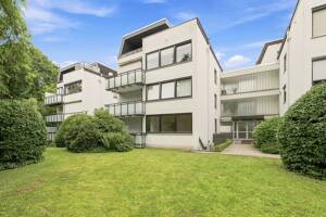 Stilvoll wohnen auf einer Ebene - modernisierte 3 Zimmer Wohnung mit Tiefgaragenstellplatz