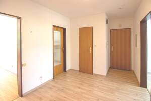 Schöne 3-Zimmer-83 m²-Erdgeschosswohnung in zentraler Lage von Oldenburg mit Hochterrasse – 26121 Oldenburg – Vorschaubild 9