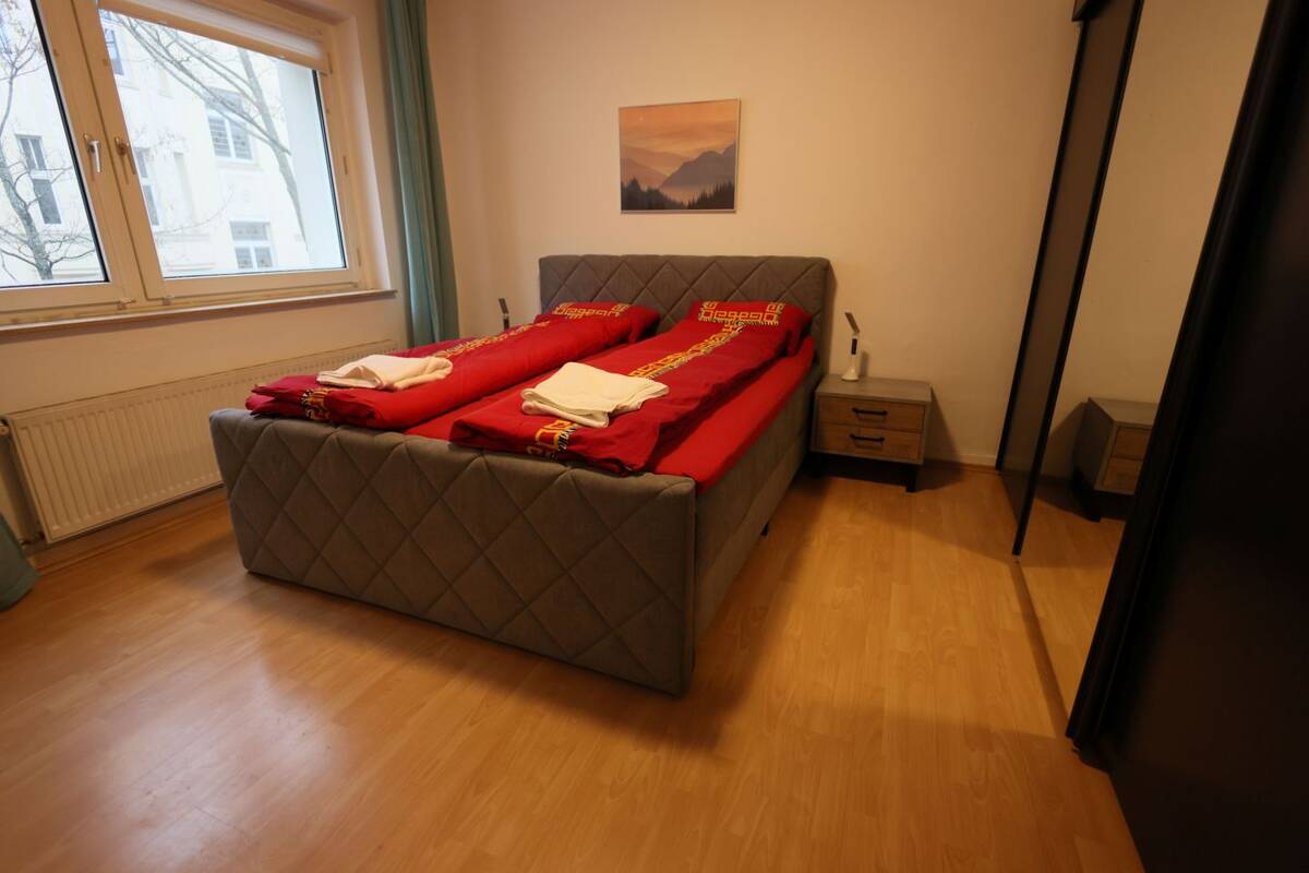 2-Raum-Wohnung, voll Möbliert, inkl. Einbauküche, Wannenbad und Balkon zu vermieten! – 45131 Essen – Bild 1 von 5