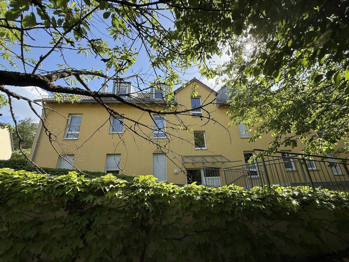 Stilvolle 3-Zimmer-Dachgeschosswohnung mit Galerie und Balkon in Bestlage! – Regensburg – Vorschaubild 4